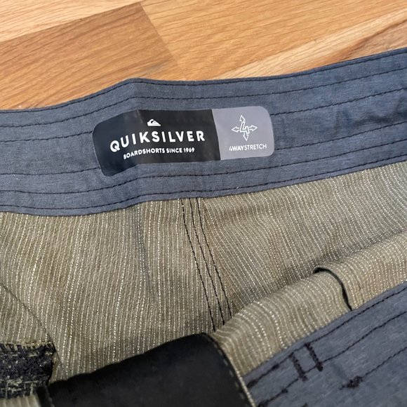 Quiksilver Men's Boardshorts Swim Trunks Size 33 Green Black Striped New - Picture 5 of 6